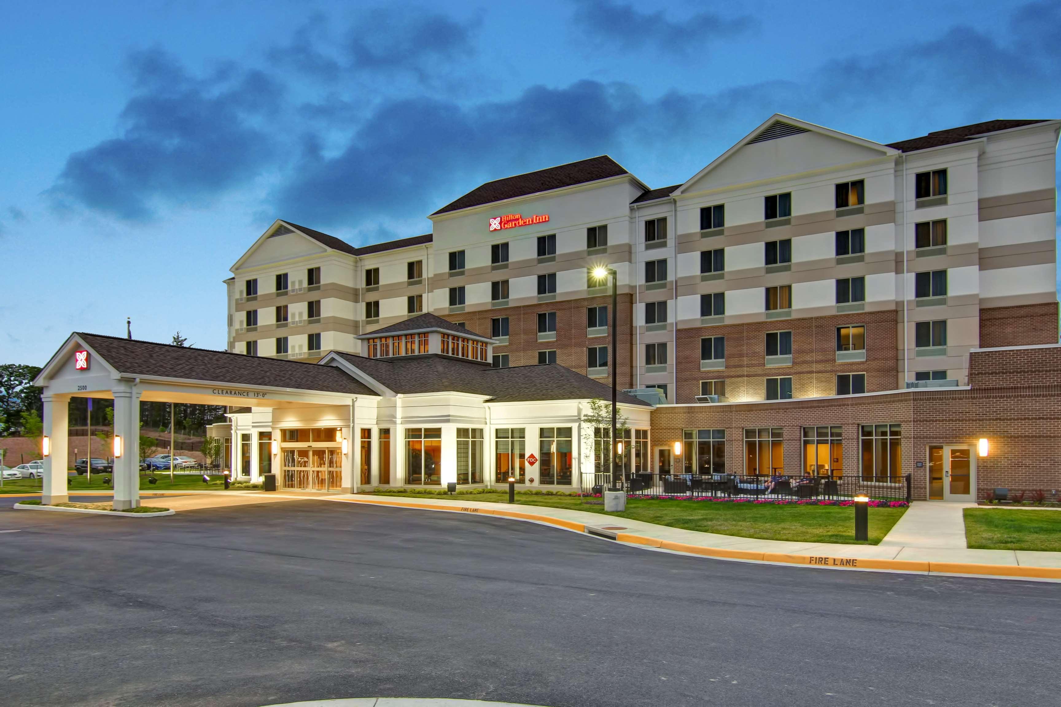 Hilton Garden Inn Woodbridge Exterior foto