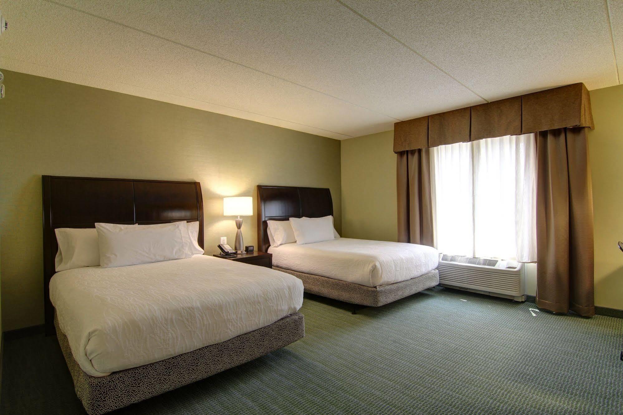 Hilton Garden Inn Woodbridge Exterior foto